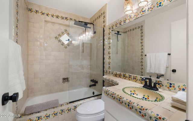 6950 E EARLL Drive, Scottsdale, AZ 85251