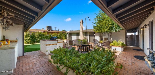 6950 E EARLL Drive, Scottsdale, AZ 85251