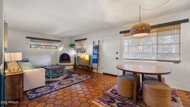 6950 E EARLL Drive, Scottsdale, AZ 85251