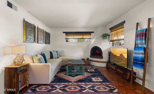 6950 E EARLL Drive, Scottsdale, AZ 85251