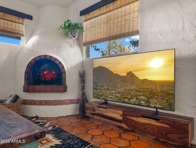 6950 E EARLL Drive, Scottsdale, AZ 85251