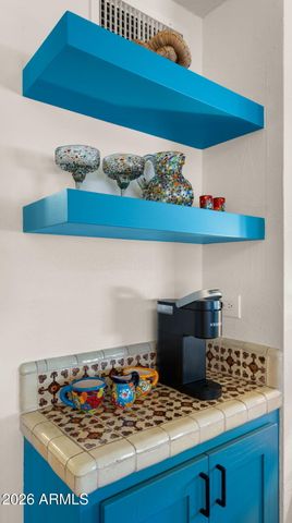 6950 E EARLL Drive, Scottsdale, AZ 85251