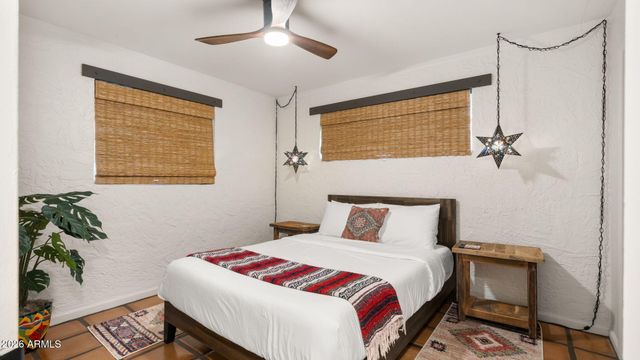 6950 E EARLL Drive, Scottsdale, AZ 85251