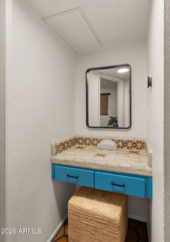 6950 E EARLL Drive, Scottsdale, AZ 85251