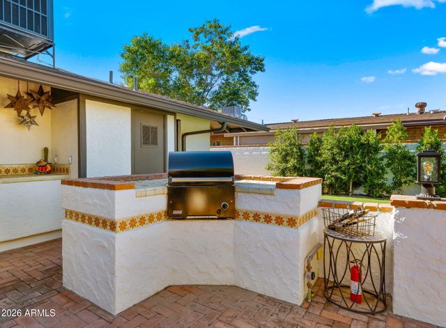 6950 E EARLL Drive, Scottsdale, AZ 85251