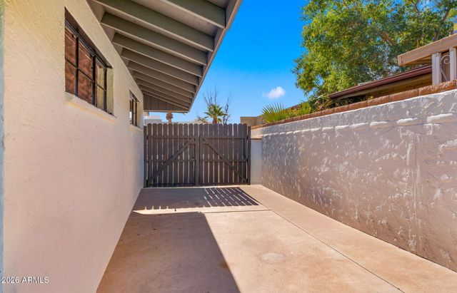 6950 E EARLL Drive, Scottsdale, AZ 85251