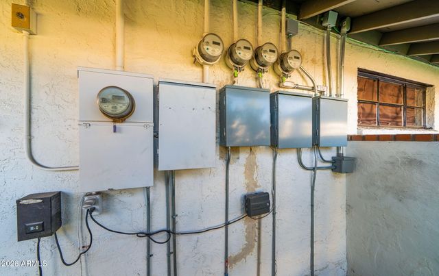 6950 E EARLL Drive, Scottsdale, AZ 85251