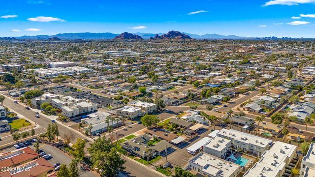 6950 E EARLL Drive, Scottsdale, AZ 85251
