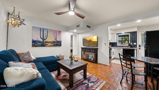 6950 E EARLL Drive, Scottsdale, AZ 85251