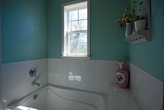 5 Slate Ct, Woodland Park, NJ 07424