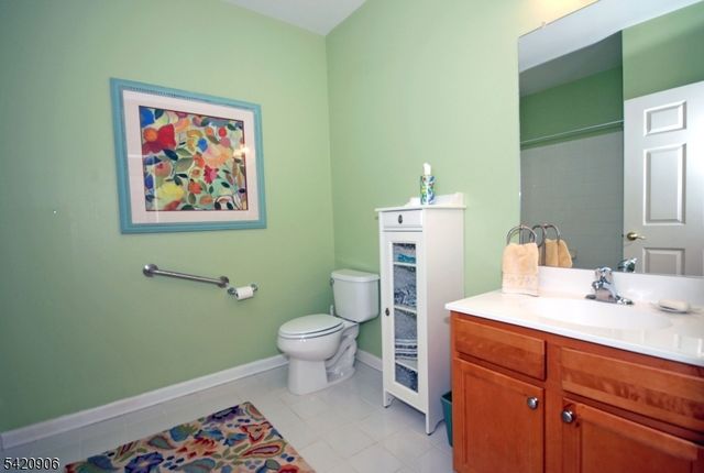 5 Slate Ct, Woodland Park, NJ 07424
