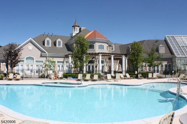 5 Slate Ct, Woodland Park, NJ 07424