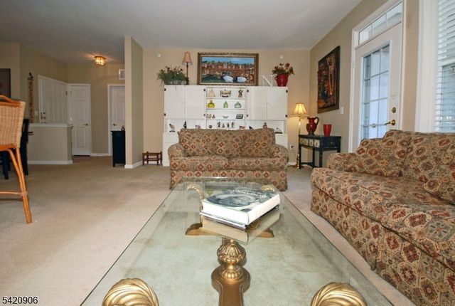 5 Slate Ct, Woodland Park, NJ 07424