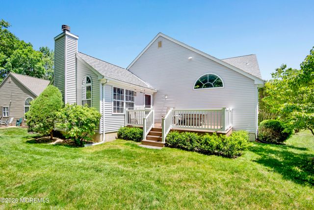 52 Skyline Drive, Lakewood, NJ 08701
