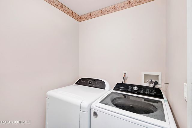 52 Skyline Drive, Lakewood, NJ 08701
