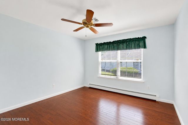 52 Skyline Drive, Lakewood, NJ 08701