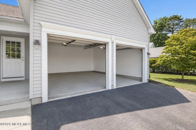 52 Skyline Drive, Lakewood, NJ 08701