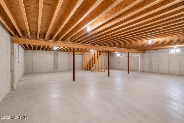 52 Skyline Drive, Lakewood, NJ 08701