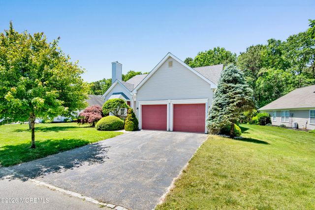 52 Skyline Drive, Lakewood, NJ 08701