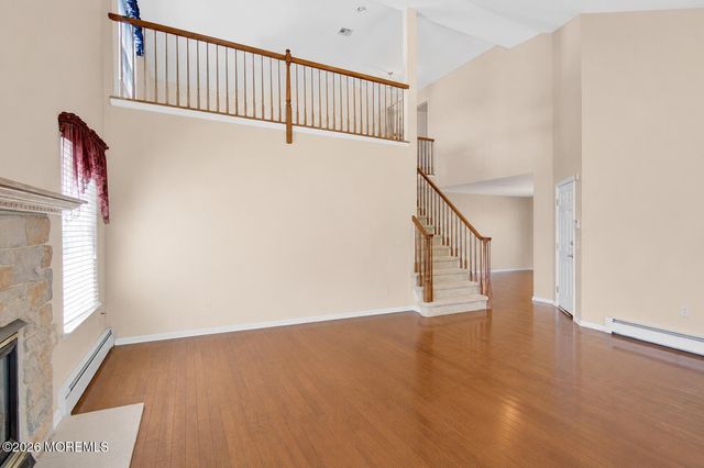 52 Skyline Drive, Lakewood, NJ 08701