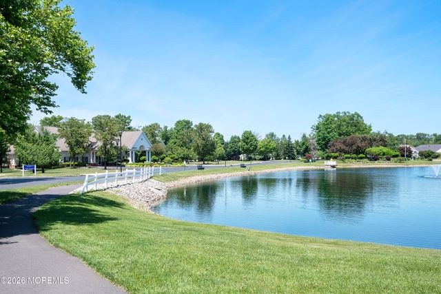 52 Skyline Drive, Lakewood, NJ 08701
