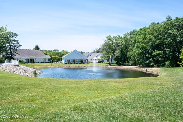 52 Skyline Drive, Lakewood, NJ 08701