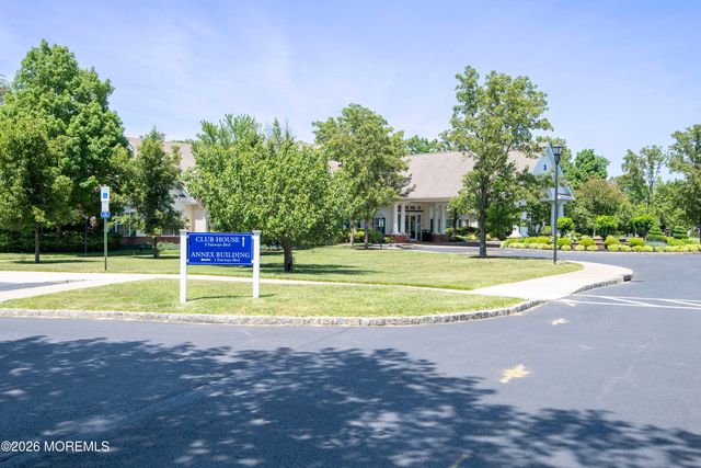 52 Skyline Drive, Lakewood, NJ 08701