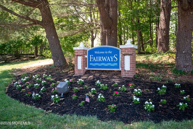 52 Skyline Drive, Lakewood, NJ 08701