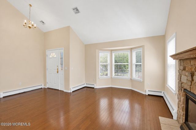 52 Skyline Drive, Lakewood, NJ 08701