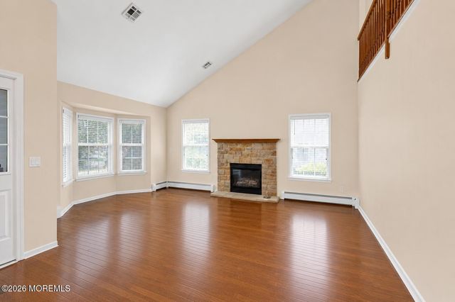 52 Skyline Drive, Lakewood, NJ 08701