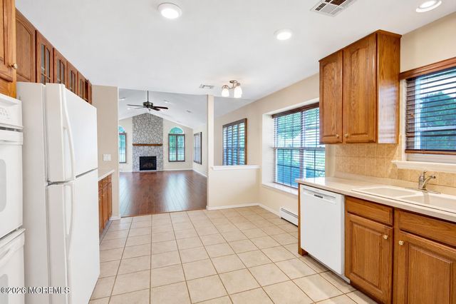 52 Skyline Drive, Lakewood, NJ 08701