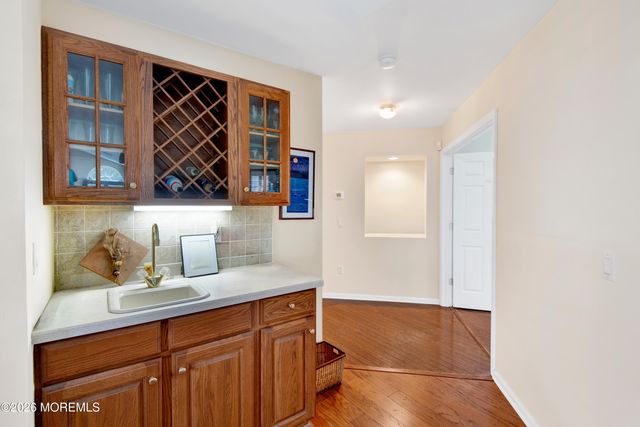 52 Skyline Drive, Lakewood, NJ 08701