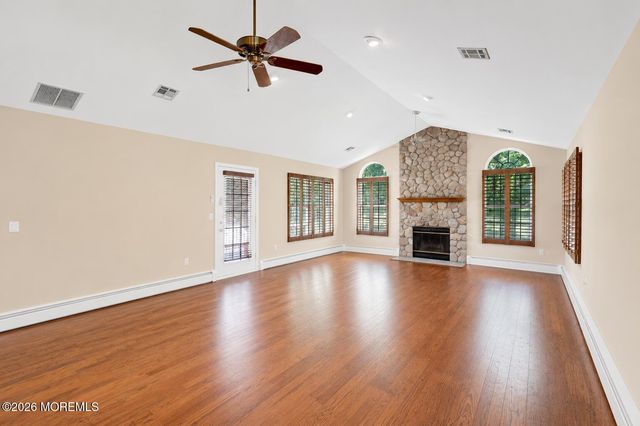 52 Skyline Drive, Lakewood, NJ 08701