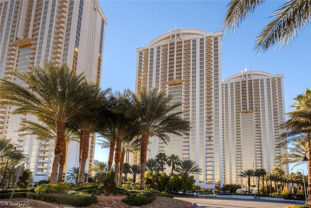 145 Harmon Avenue 1908, Las Vegas, NV 89109