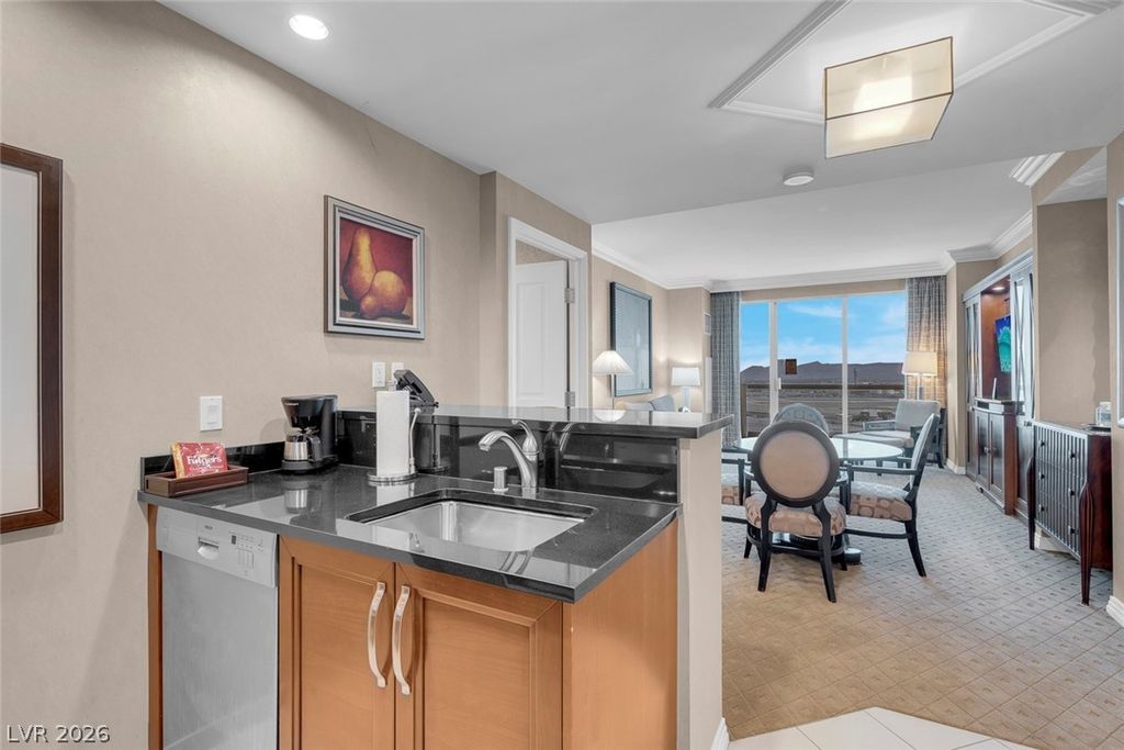 145 Harmon Avenue 1908, Las Vegas, NV 89109 — photo 5