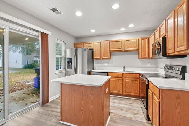 8010 Shadow Oak Drive, North Charleston, SC 29406