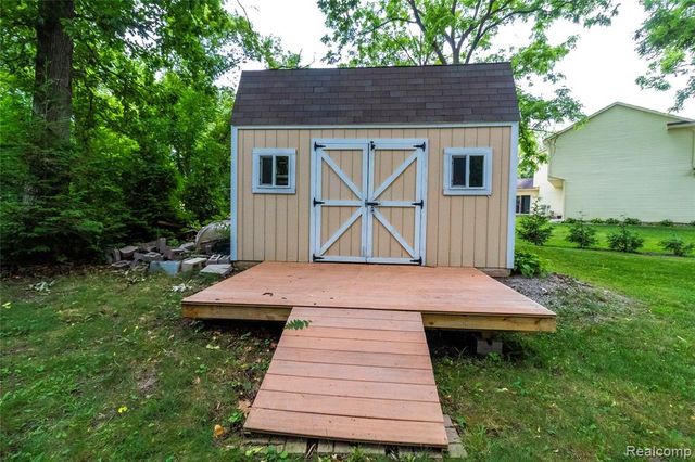 8314 Mill Pointe Court, Goodrich, MI 48438