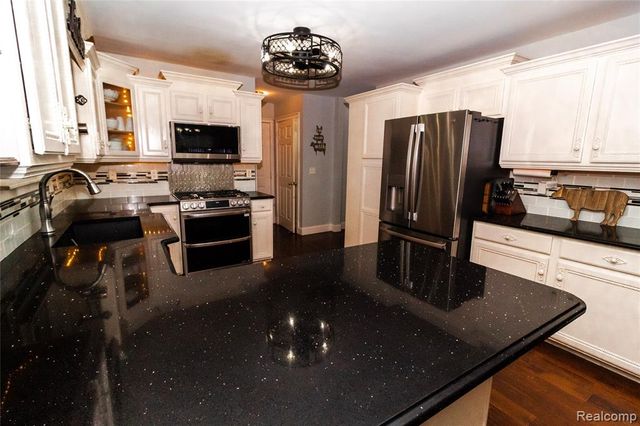 8314 Mill Pointe Court, Goodrich, MI 48438