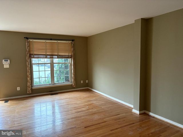 8831 HOWLAND PL, Bristow, VA 20136