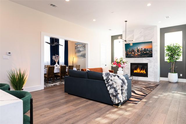 915 Thompson Street, Houston, TX 77007