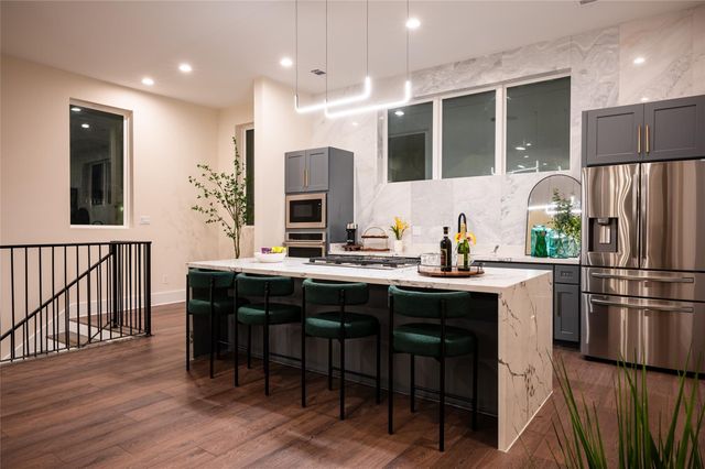 915 Thompson Street, Houston, TX 77007