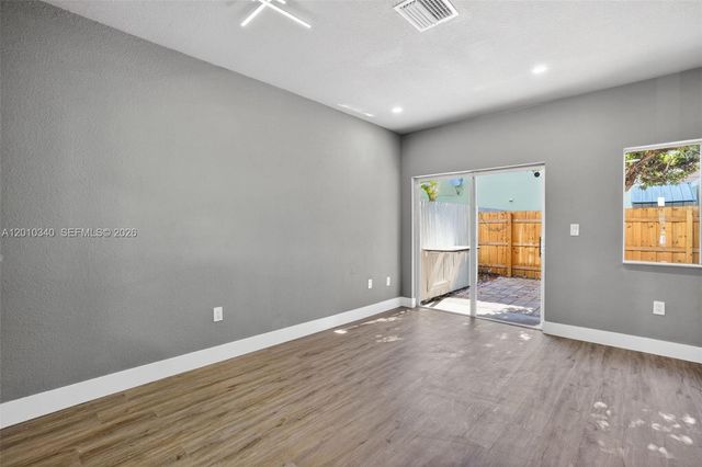 7995 NW 8th St 100C, Miami, FL 33126