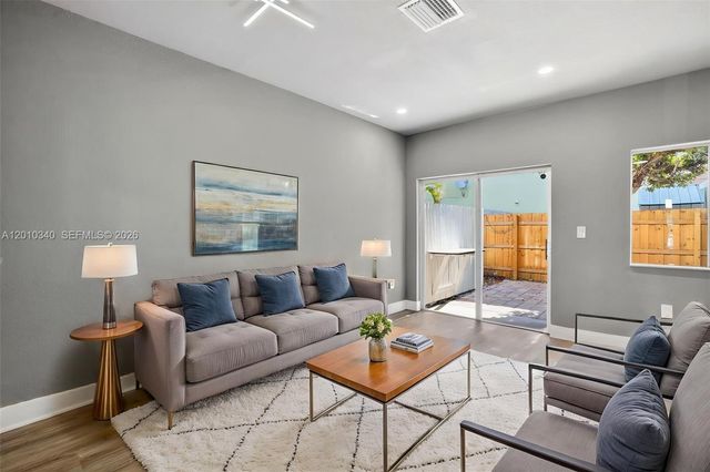 7995 NW 8th St 100C, Miami, FL 33126