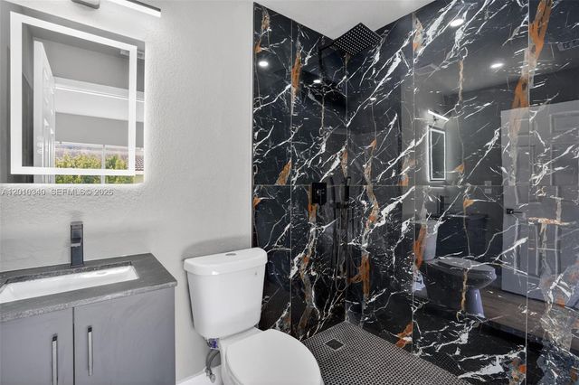 7995 NW 8th St 100C, Miami, FL 33126