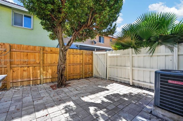 7995 NW 8th St 100C, Miami, FL 33126