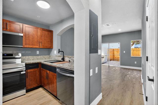 7995 NW 8th St 100C, Miami, FL 33126