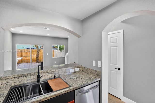 7995 NW 8th St 100C, Miami, FL 33126