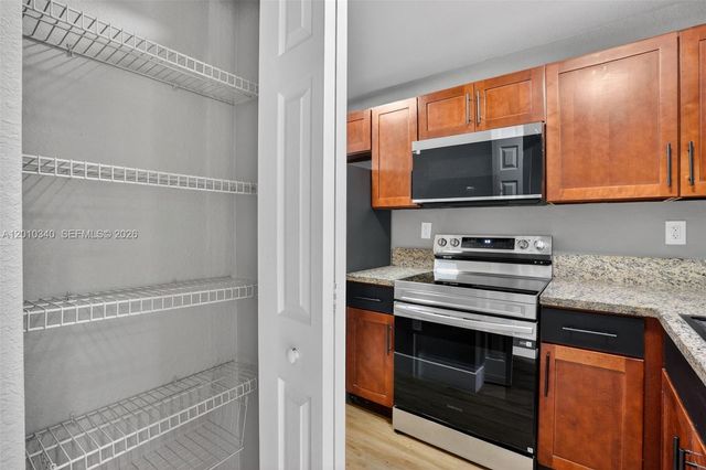 7995 NW 8th St 100C, Miami, FL 33126