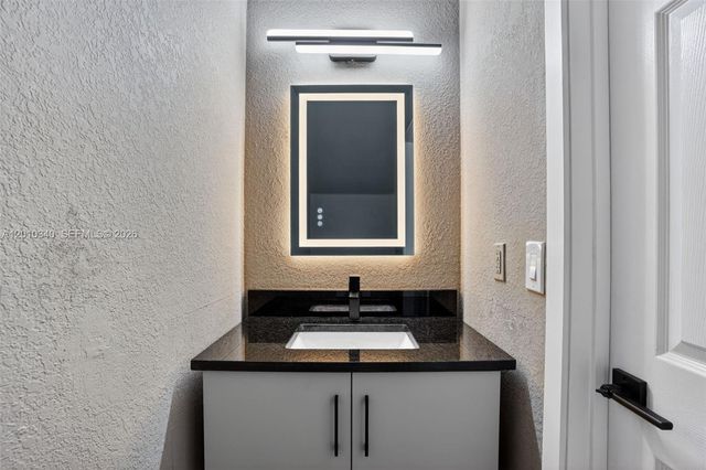 7995 NW 8th St 100C, Miami, FL 33126