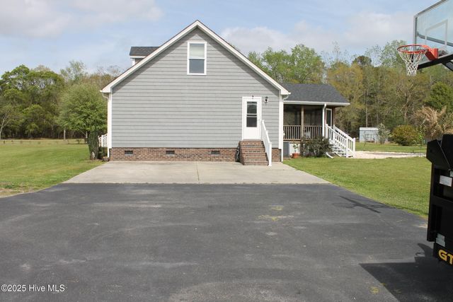 6370 Honey Hill Road, Hallsboro, NC 28442